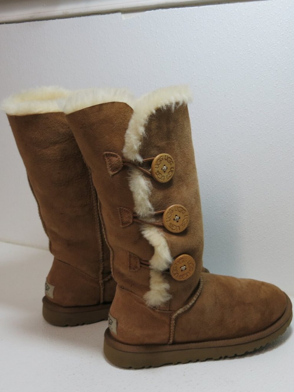 UGG Insulated 1873 Triplet Button Bailey Australia Winter Footwear Women's Sz 6 - Picture 4 of 7